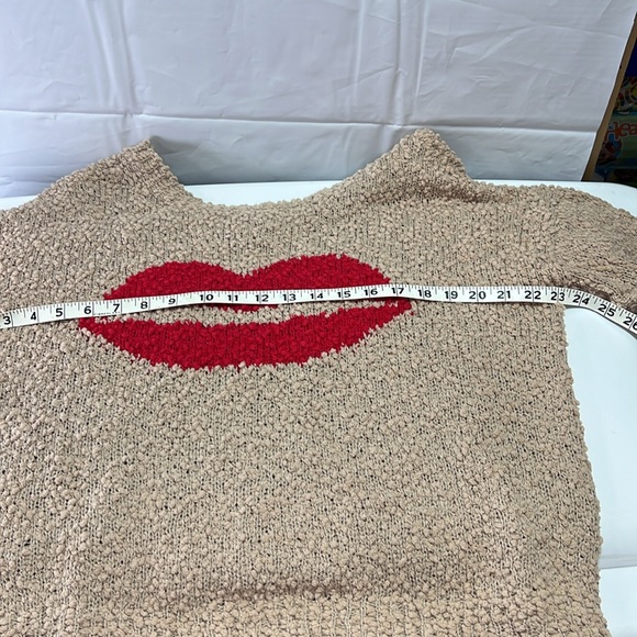 NEW Red LIP Graphic Popcorn Small POL Sweater - Picture 12 of 13